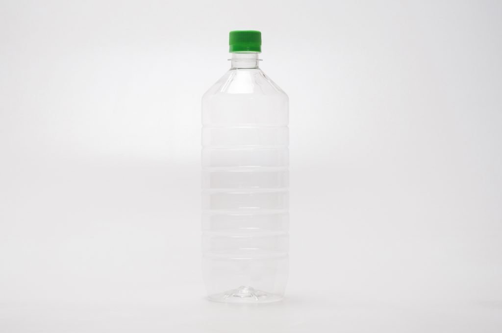 Botella anillada PET con tapa verde de 1 lt Reachem